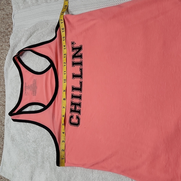 $5☃️No Boundaries Chillin' Razorback Tank XL - Picture 3 of 6